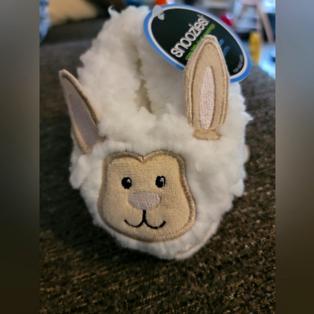 Snoozies 3-6 month slippers, NWT